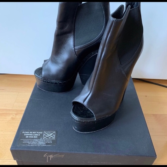 GIUSEPPI ZAGNOTTI open toe cut out wedges - Picture 2 of 5